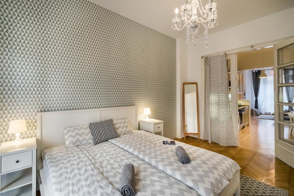 Bpr Charming Design Apartment With Balcony, A/C Budapest Kültér fotó